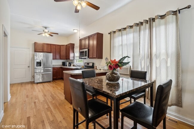 Building Photo - 2759-2761 W Francis Pl