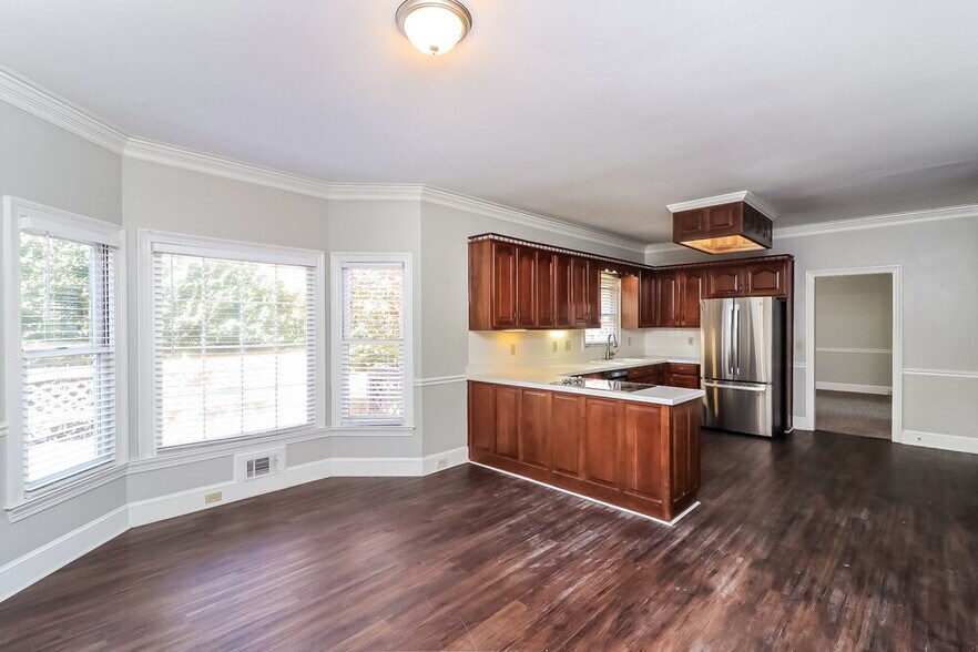 Building Photo - 1 Overlook