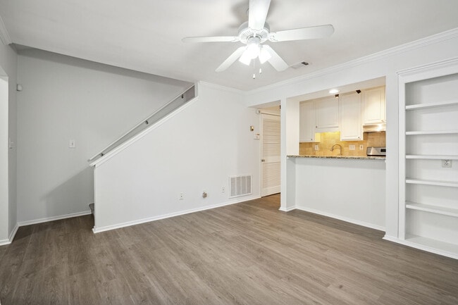 Living Area - 6800 Glenridge Dr