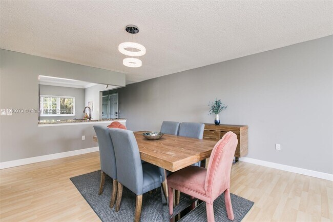 Building Photo - 4020 Crystal Lake Dr