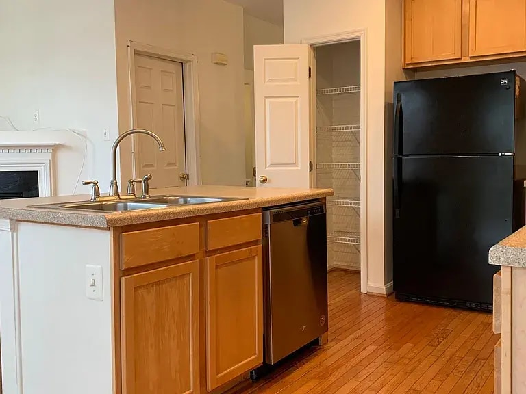 Kitchen - 410 Redland Blvd