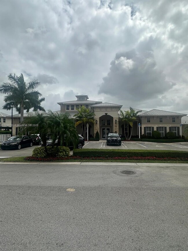 Building Photo - 10423 NW 70th Ln