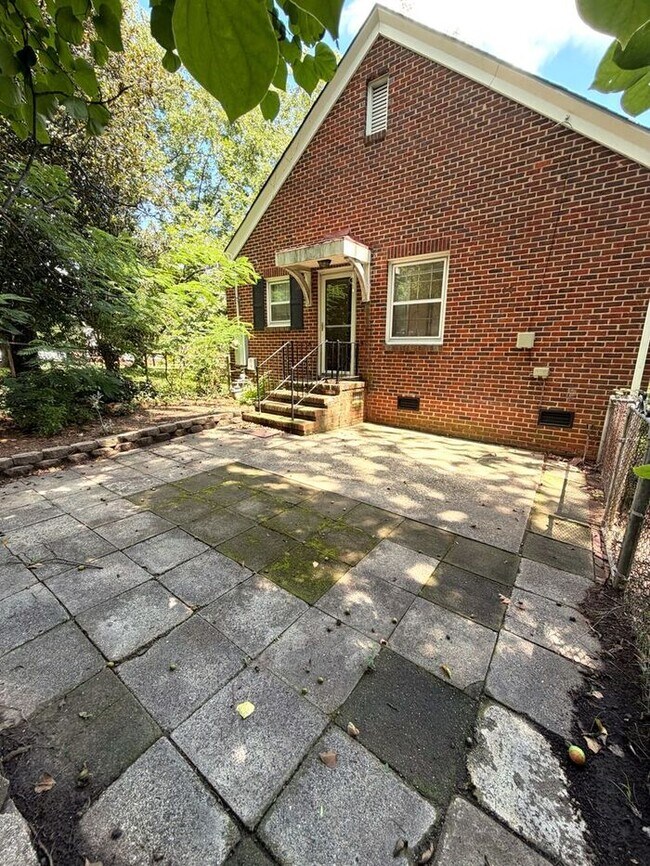 Building Photo - T.R. Lawing Realty Property