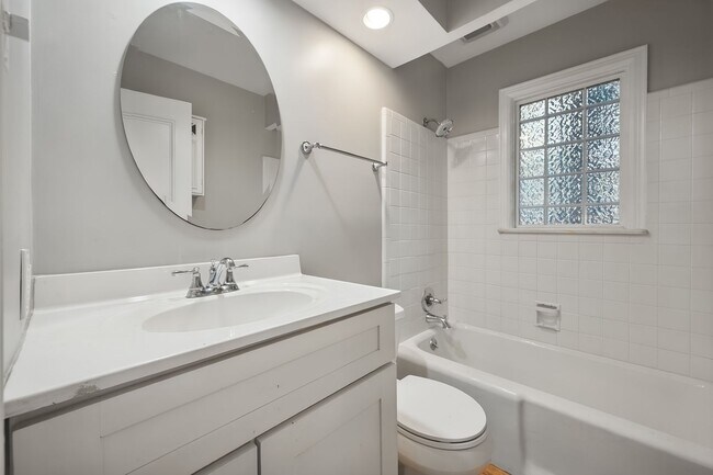 Building Photo - 3405 Hillvale Rd