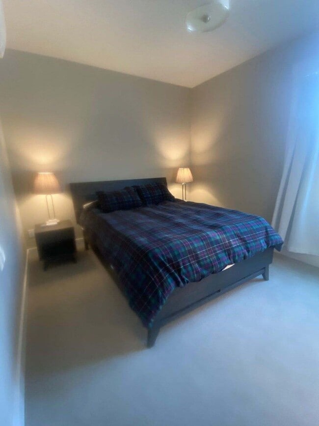 Building Photo - Furnished West Bend Home Available May-November