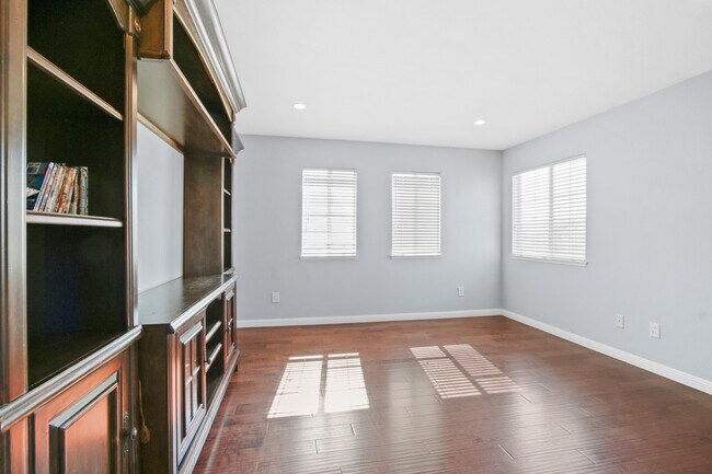Building Photo - 3364 Centurion Pl