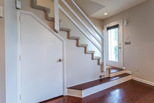 Building Photo - 1214 Cleburne Ave NE