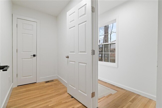 Building Photo - 2790 Sardis St