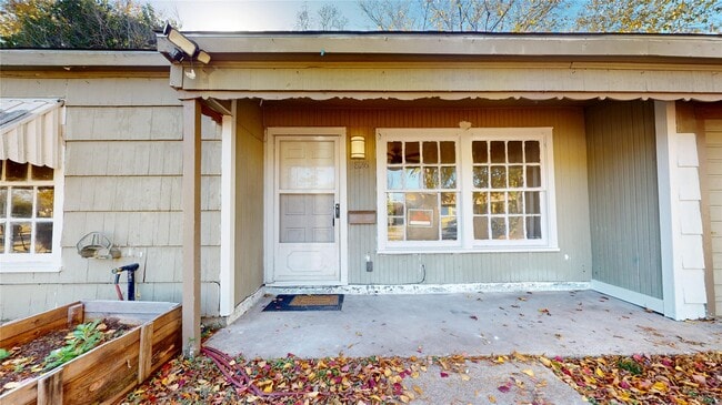 Building Photo - 3826 Landa Ln