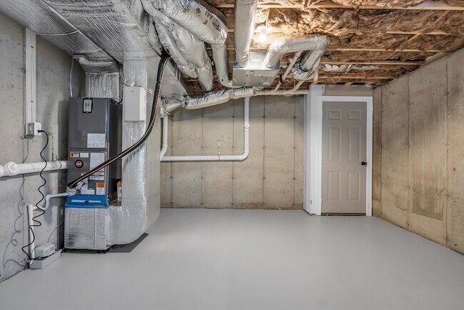 Building Photo - 88 Main St