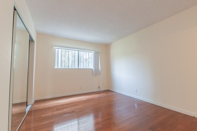 Building Photo - Beautiful 2 bed 2 bath for rent
