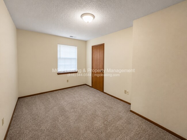Building Photo - Chapel Oaks Community of Lee's Summit - $500 off September rent with immediate move in!!