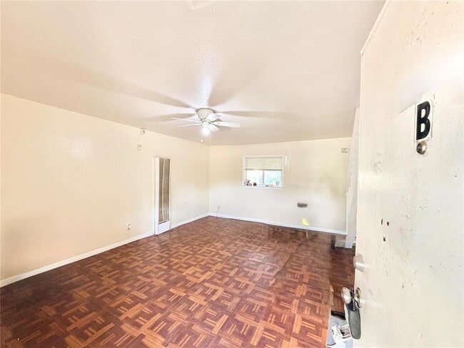 Building Photo - 6257 Manor Rd