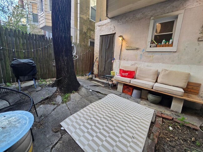 Building Photo - 825 N 26th St