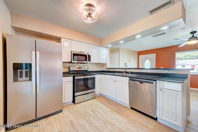 Building Photo - 2610 Via Napoli Ct
