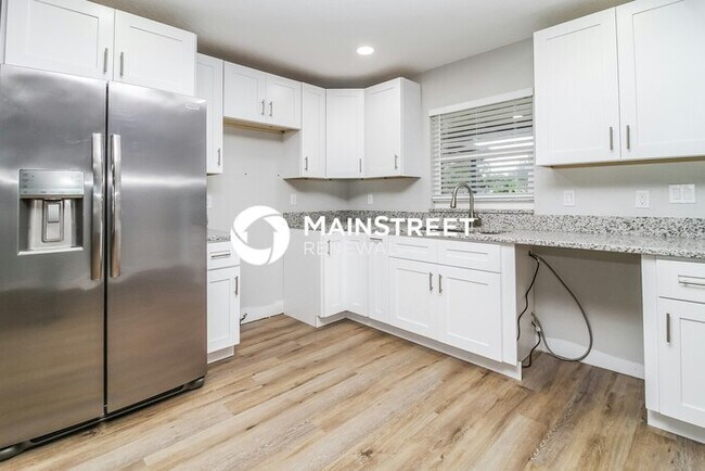 Building Photo - 3 Bedroom Pet-Friendly Home in LEESBURG, FL with Main Street Renewal