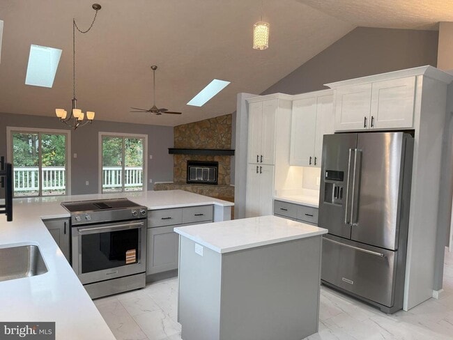 Building Photo - 10909 Clara Barton Ct