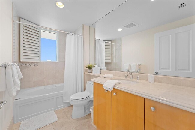 Building Photo - 17875 Collins Ave