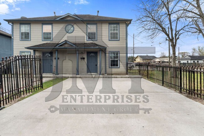 Building Photo - 2526 Aldon St