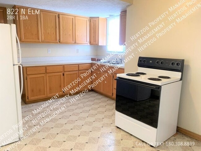 Building Photo - 822 N Elm-