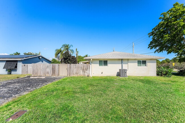 Building Photo - 7643 Overlook Rd