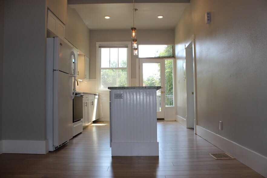 Building Photo - 514 Atwood St.