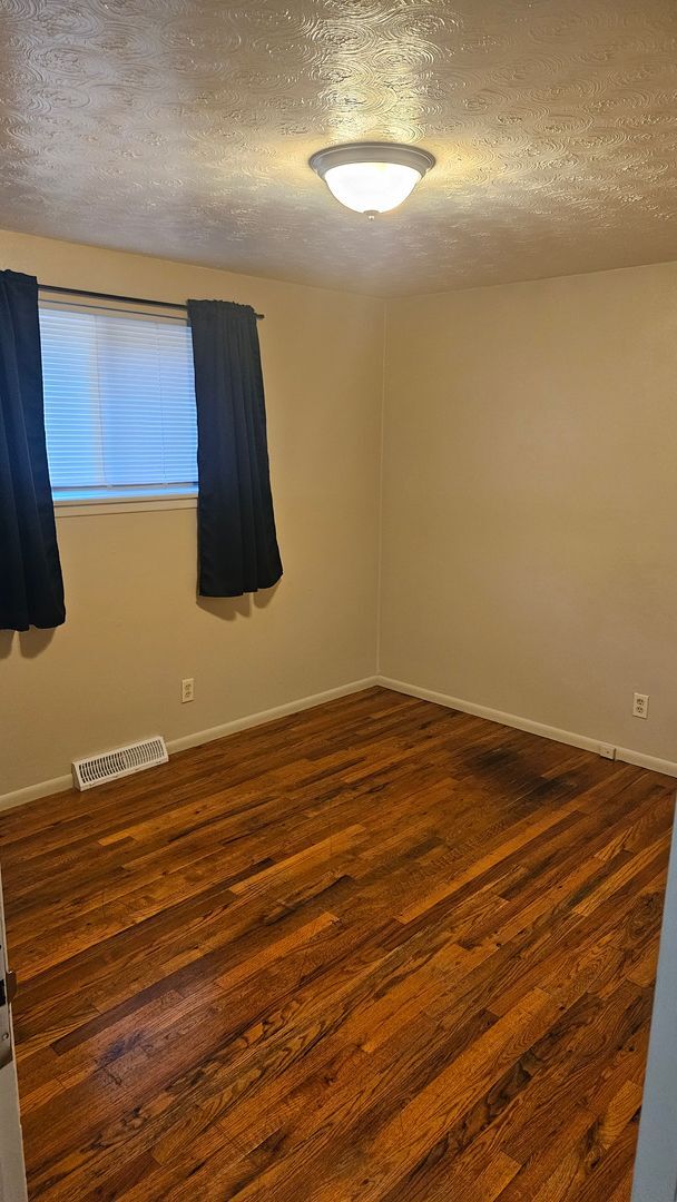 Building Photo - Cute 2 Bedroom Duplex in the Heart of Love...