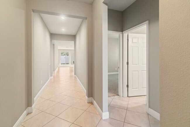 Building Photo - Stunning Avalon Park 4 Bed / 3 Bath Home for Lease!