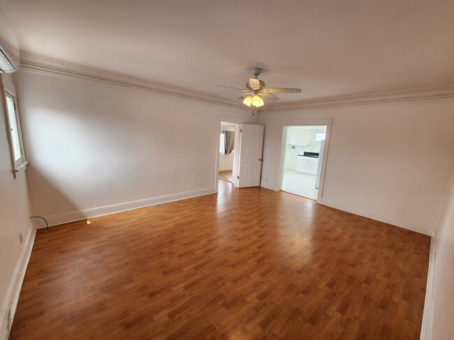 Building Photo - 820 N Edgemont St