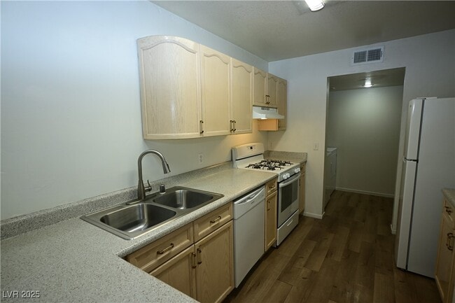 Building Photo - 8465 Blue Island Ave