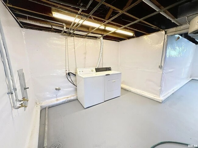 Building Photo - 3 bedroom Rental in Rock Island