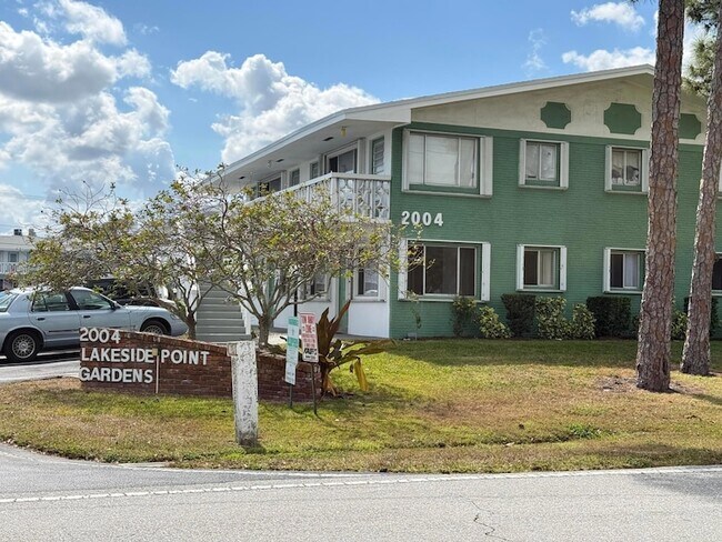 Primary Photo - 2004 Lake Osborne Dr