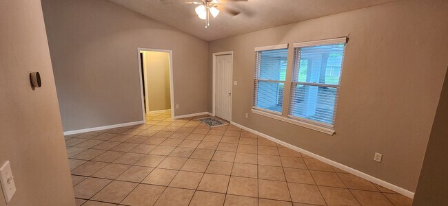 Building Photo - 3002 NW 76th Terrace