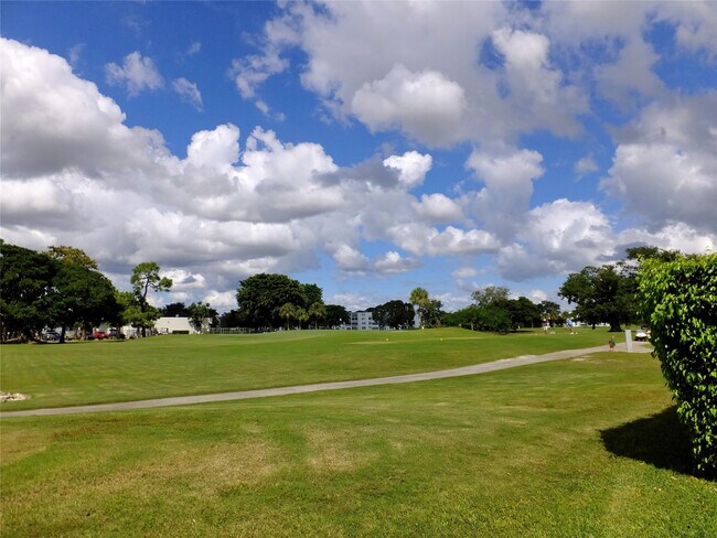 Building Photo - 7807 Golf Cir Dr