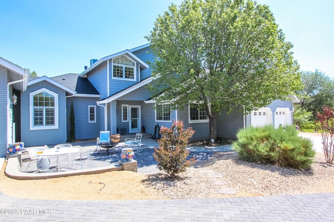 Primary Photo - 2440 W Live Oak Dr