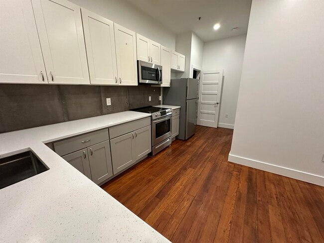 Building Photo - 4 Elliot St