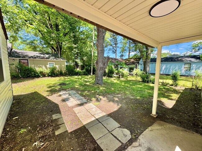 Building Photo - 3922 Pleasant Cove