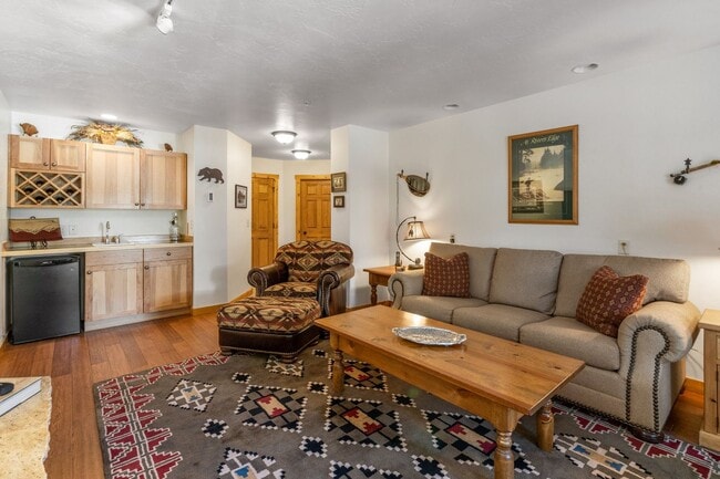 Building Photo - 4 Bed, 4 Bath Condo in The Big Sky Meadow with Garage!