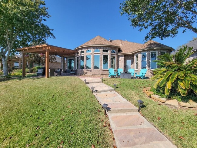 Building Photo - Beautifully designed waterfront property w...