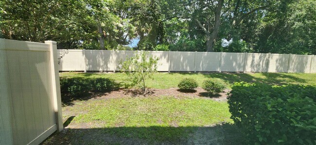 Building Photo - Great Townhouse Belle Isle