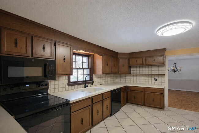 Building Photo - 12 Hilltop Dr