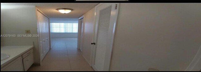 Building Photo - 18011 Biscayne Blvd