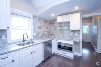 Building Photo - 43 Cypress St