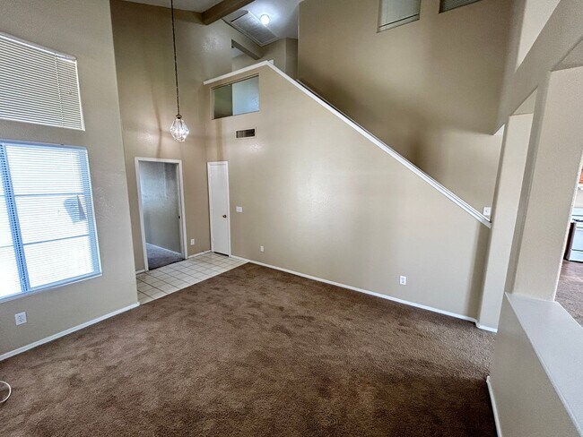 Building Photo - Gorgeous 4-bedroom home with a pool!