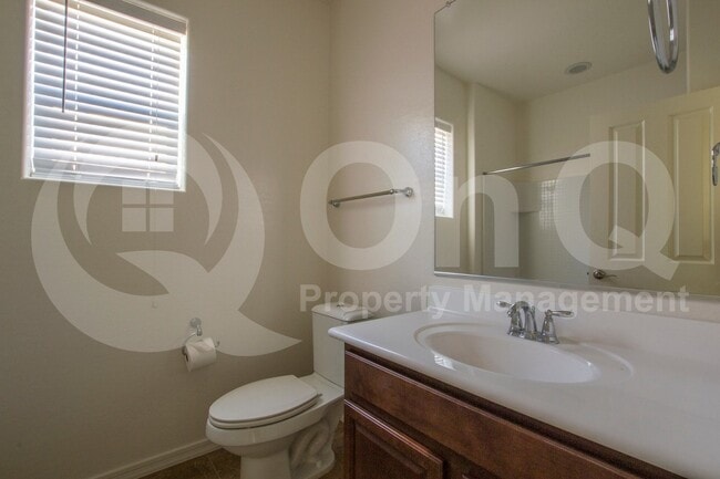 Building Photo - 1120 E Blue Spruce Ln