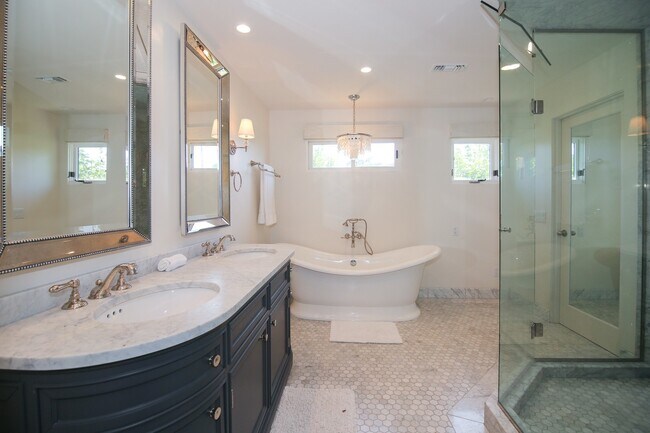 Building Photo - Furnished Oceanview Property