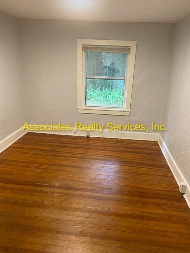 Building Photo - MOVE IN SPECIAL!!! 3 Bed/2 Bath Home in NW...