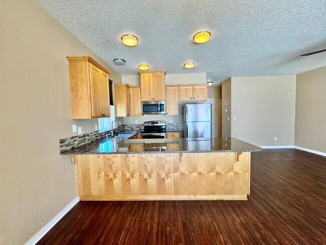 Building Photo - COMING SOON - EZ access to 205 within minu...