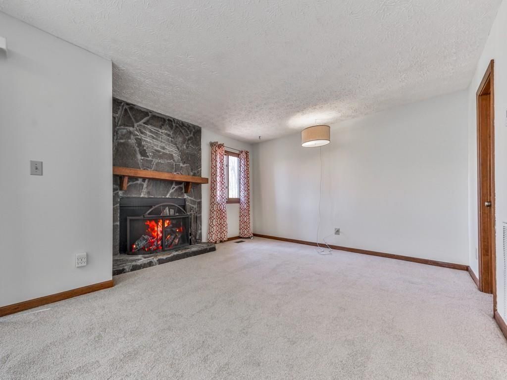 Building Photo - 1101 Fairway Oaks