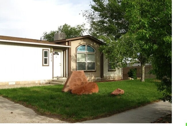 Building Photo - Comfy & Cozy Home for Rent